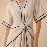 Elvi | Lekka sukienka z detalami twist