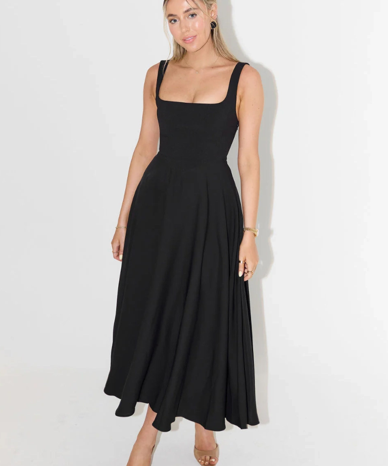 Grace | Midi dress in fluid form with square neckline